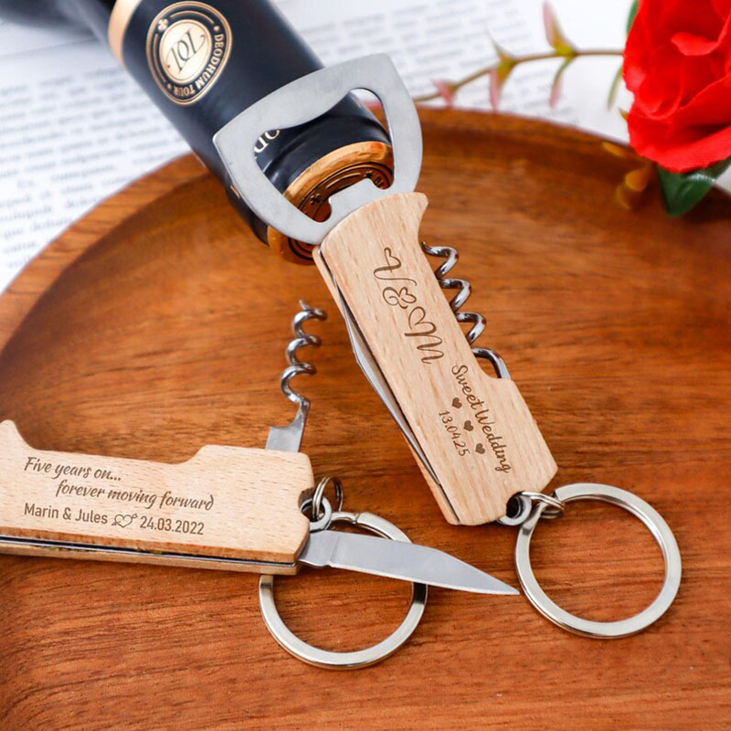 Individuell gravierter Logo-Fl – Wine In Beer Bottle Bewertung und Preis